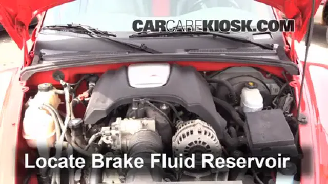 2004 Chevrolet SSR 5.3L V8 Líquido de frenos Controlar nivel de líquido